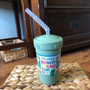 Replay Bendy Straw Cup in green (comes with a pack of Disney Stickers)